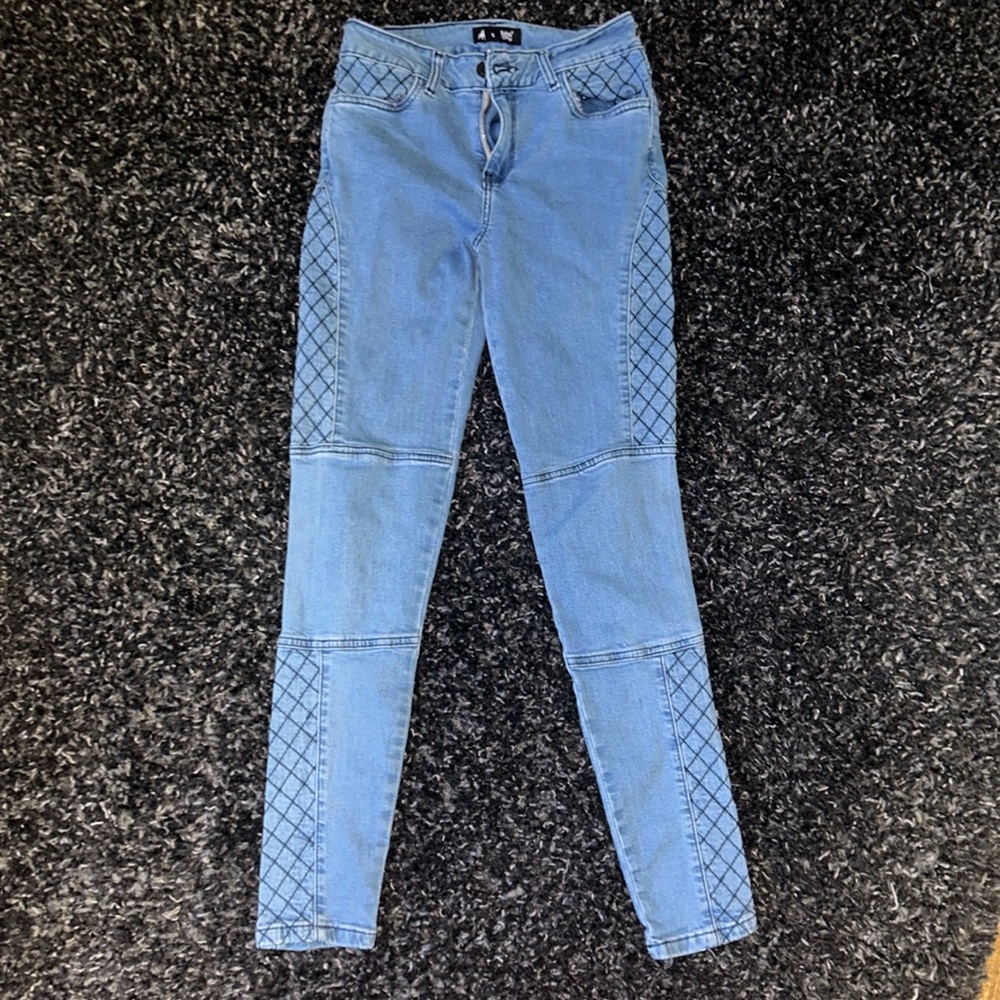 Cuidado con el Perro Jeans